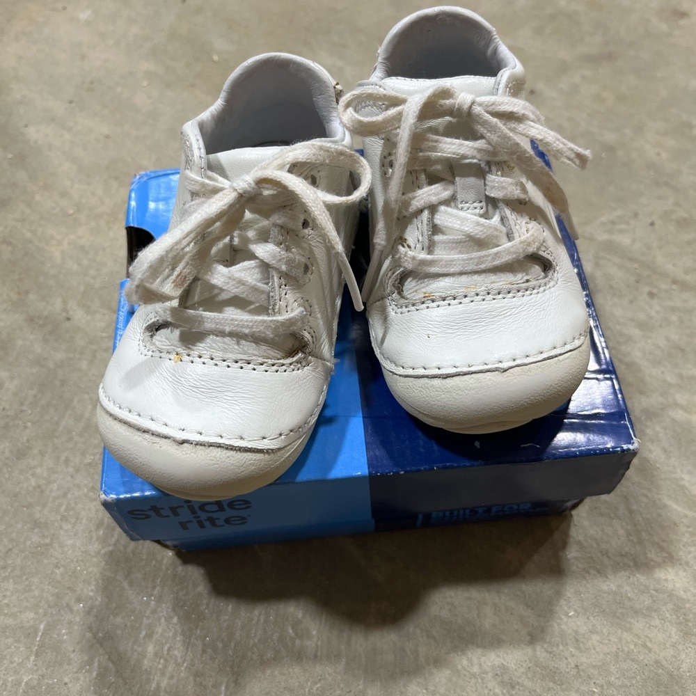Stride Rite - Picture 2 of 4